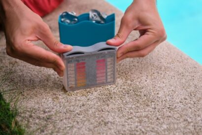 unrecognizable-man-using-a-ph-and-cl-kit-to-test-t-2026-01-08-23-02-03-utc